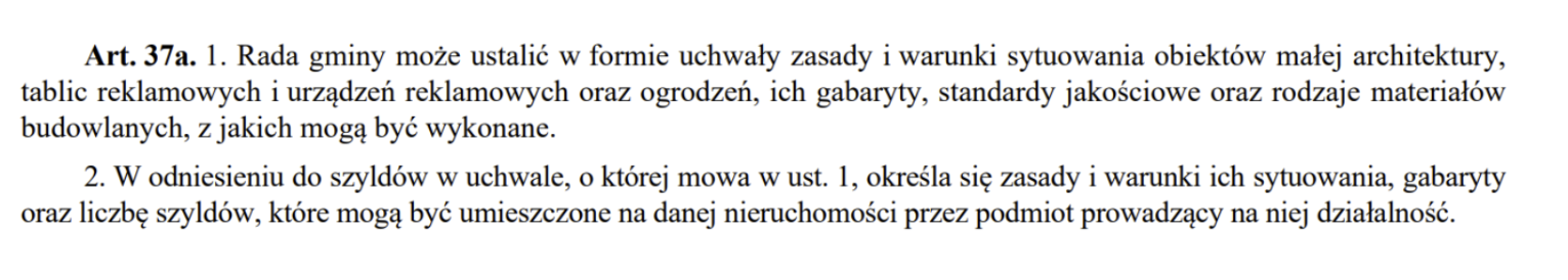 Czy można powiesić baner na swoim płocie? Przepisy 2025